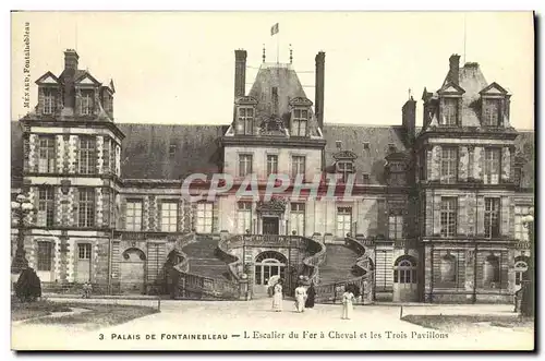 Cartes postales Palais De Fontainebleau L Escalier du Fer a Cheval et les Trois pavillons