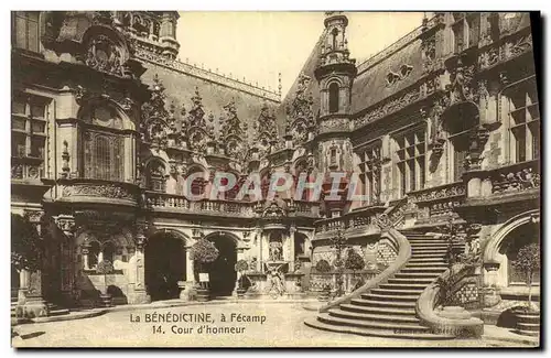 Cartes postales La Benedictine A Fecamp Cour D Honneur