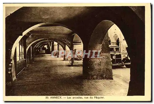 Cartes postales Annecy Les Arcades Rue du Paquier Automobile