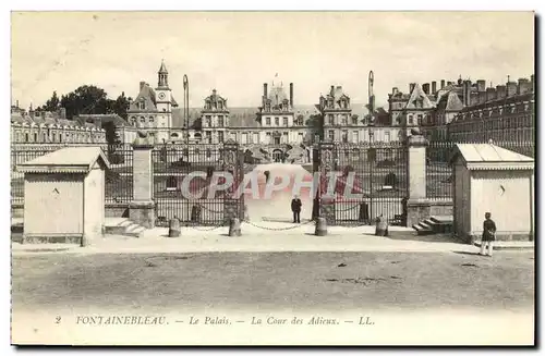 Ansichtskarte AK Fontainebleau Le Palais La Cour des Adieux