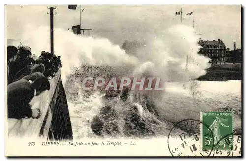 Ansichtskarte AK Dieppe La Jetee un Jour de Tempete