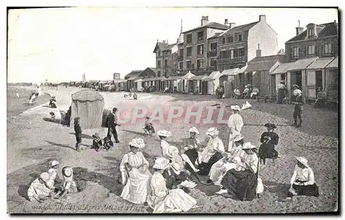 Cartes postales Dieppe Cour Sevlles L Apres midi sur la plage Femmes