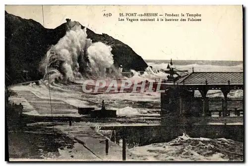 Ansichtskarte AK Port En Bessin Pendant La Tempee Les Vagues Montent a La Hauteur des Falaises