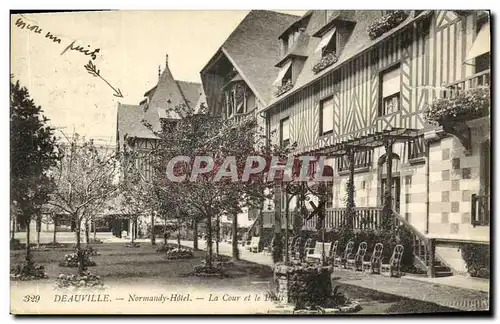 Ansichtskarte AK Deauville Normandy Hotel La Cour et le puits