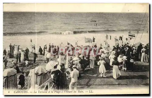 Ansichtskarte AK Cabourg La Terrasse et La Plage a L Heure du Bain