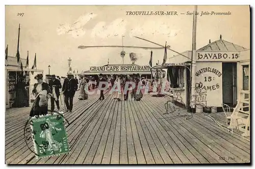 Cartes postales Trouville Sur Mer Sur La Jetee Promenade