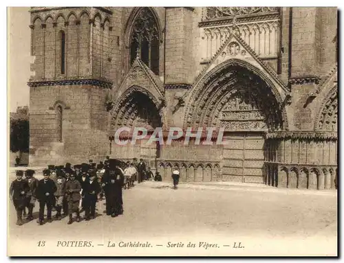 Cartes postales Poitiers Cathedrale Sortie des Vepres Pretre Enfants