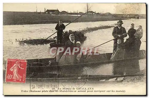 Cartes postales Au Marais de Challans Yoles Bateaux plats dont les Maraichins se servent pour naviguer sur les m
