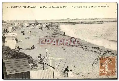 Cartes postales Croix De Vie La Plage et l entree du Port L arriere plan la Plage de St Gilles