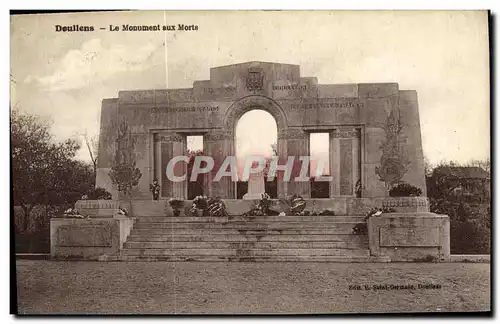 Ansichtskarte AK Doullens Le Monument Aux Morts Militaria