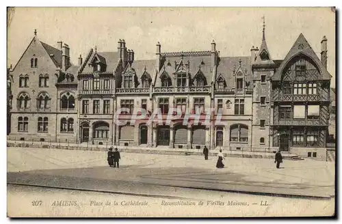 Ansichtskarte AK Amiens Place de la Cathedrale Reconstitution de vieilles maisons