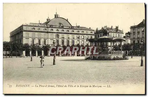 Cartes postales Bayonne La Place d Armes L Hotel de Ville Et Le Kiosque de Musique