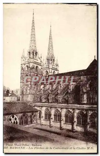 Cartes postales Bayonne Les Fleches De La Cathedrale et Le Cloitre