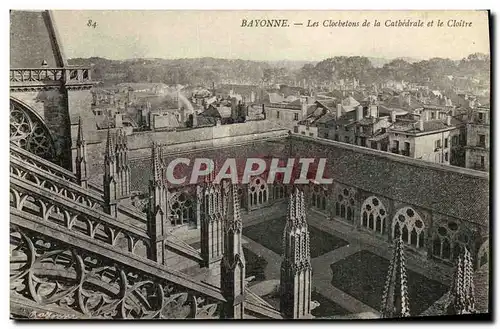 Cartes postales Bayonne Les Clochetons De La Cathedrale et Le Cloitre