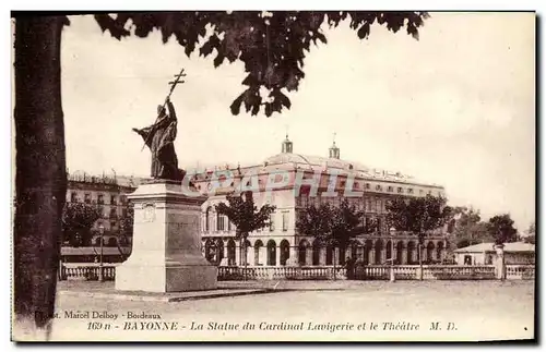 Ansichtskarte AK Bayonne La Statue Du Cardinal Lavigerie Et Le Theatre