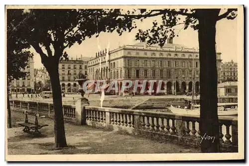 Cartes postales Bayonne L Hotel de Ville et le Theatre Vue de La Place