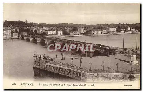 Ansichtskarte AK Bayonne La Place du Reduit et Le Pont Saint Esprit