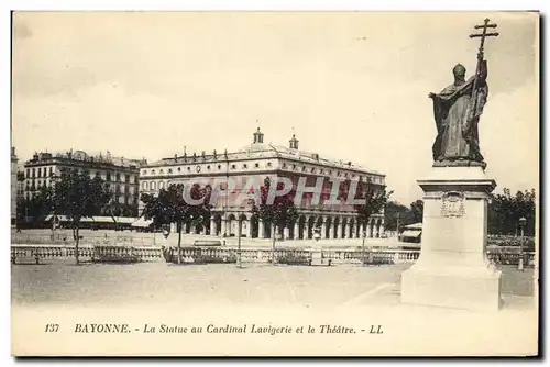Ansichtskarte AK Bayonne Le Statue au cardinal Lavigerie et Le Theatre