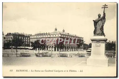 Cartes postales Bayonne Le Statue au cardinal Lavigerie et Le Theatre