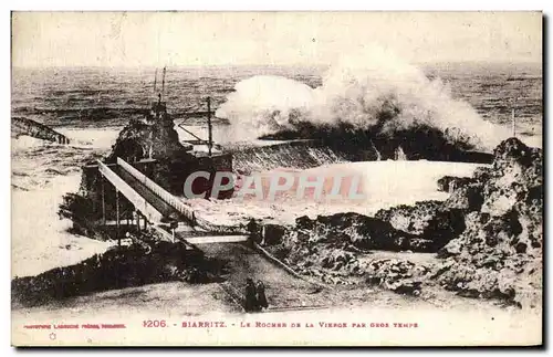 Ansichtskarte AK Biarritz Le Rocher de la vierge par gros temps