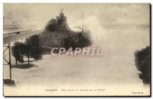 Cartes postales Biarritz Une Vague au Rocher De La Vierge