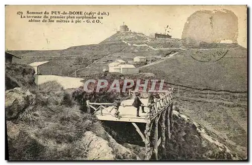 Cartes postales Sommet du Puy de Dome La terrasse du premier plan surplombe un abime de 300 metres Enfants