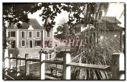 Cartes postales moderne Garlin Hotel De Ville Ecole de Garcons Bains Douches