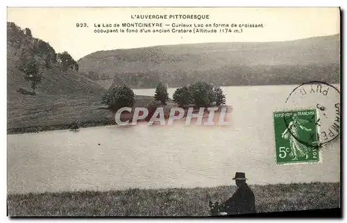 Cartes postales Le lac Montcineyre curieux Lac En Forme de Croissant occupant le fond d un ancien cratere