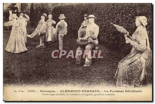 Cartes postales Clermont Ferrand La Fontaine Petrifiante Personnages petrifies