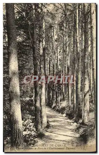 Cartes postales Bagnoles De L Orne Une allee dans le parc de l etablissement thermal
