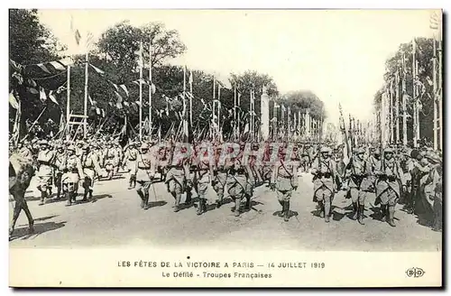 Ansichtskarte AK Paris Les Fetes de la Victoire 14 juillet 1919 Le defile Troupes francaises Militaria