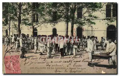 Cartes postales Les Plaisirs De La Caserne Revue des Cuirs Militaria