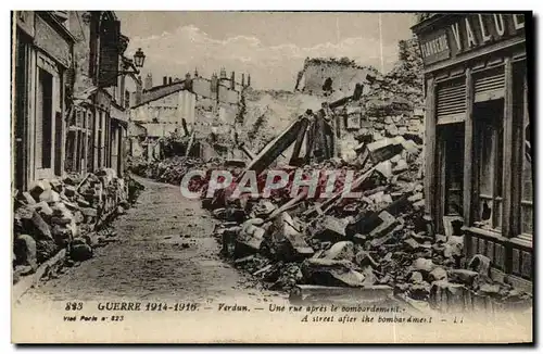 Ansichtskarte AK Verdun Une rue apres le bombardement Militaria