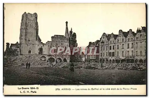 Cartes postales Arras Les Ruines du Beffroi et Le Cote droit de la Petite Place Militaria