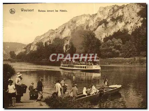 Cartes postales Waulsort Bateau devant les Hotels