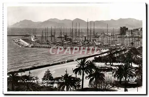 Ansichtskarte AK Cannes Interieur du Port et L Esterel Bateaux