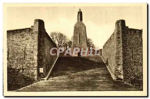 Ansichtskarte AK Verdun Le Monument de la Victoire Rue Mazel