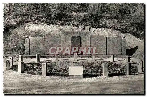 Ansichtskarte AK Verdun Et Ses Champs De Bataille Monument et Charnier des fusilles de Tavannes Militaria