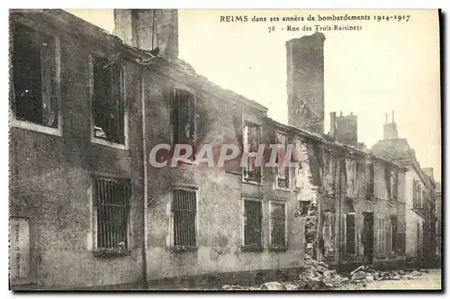 Cartes postales Reims Dans ses annees de Bombardements Rue des Trois Raisinets Militaria