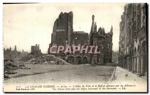 Ansichtskarte AK La Grande Guerre Arras L Hotel de Ville et le Beffroi Militaria