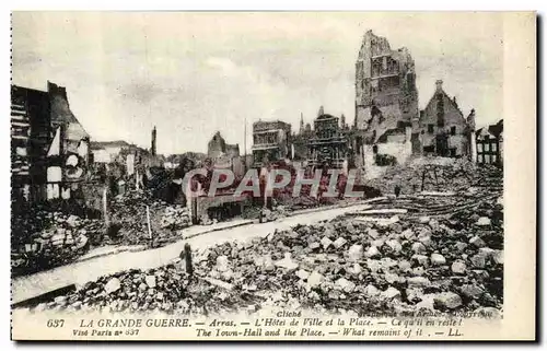 Ansichtskarte AK La Grande Guerre Arras L Hotel de Ville et la place Militaria