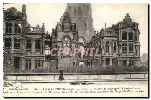 Ansichtskarte AK La Grande Guerre Arras L Hotel de Ville apres le bombardement Militaria