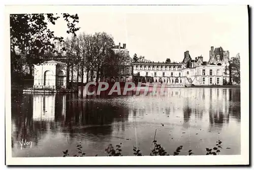 Ansichtskarte AK La Douce France Palais De Fontainebleau Le Palais et l etang des carpes