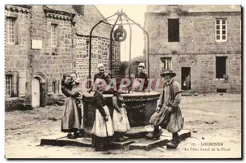 Cartes postales Locronan Le puits Banal la Place Folklore Costume