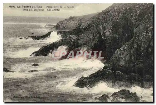 Cartes postales Le Pointe du Raz Perspective de la falaise Baie des Trepasses Les grottes