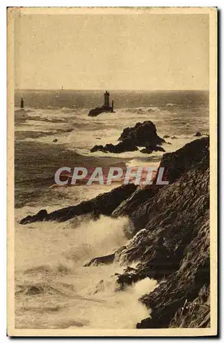 Cartes postales La Pointe du raz De Sein L eperon et le phare de la vieille par grosse mer