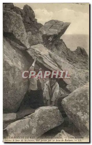 Ansichtskarte AK La Pointe du raz La porte de l enfer Enfants