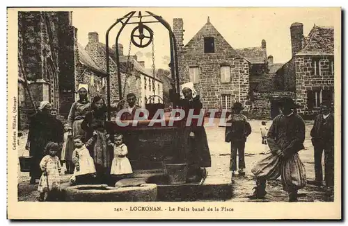 Cartes postales Locronan La Puits banal de la Place Folklore Costume