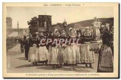 Ansichtskarte AK Locronan Grande Tromenie La procession quittant le bourg Folklore Costume