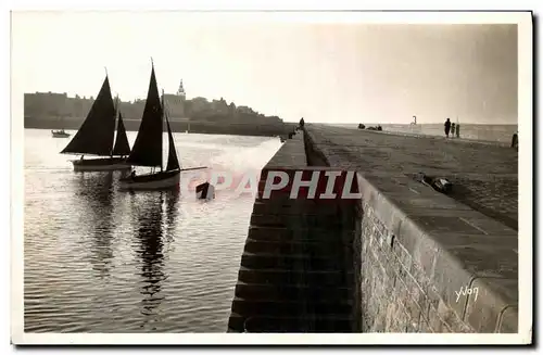 Cartes postales La Douce France Roscoff Promenade du Mole Bateau